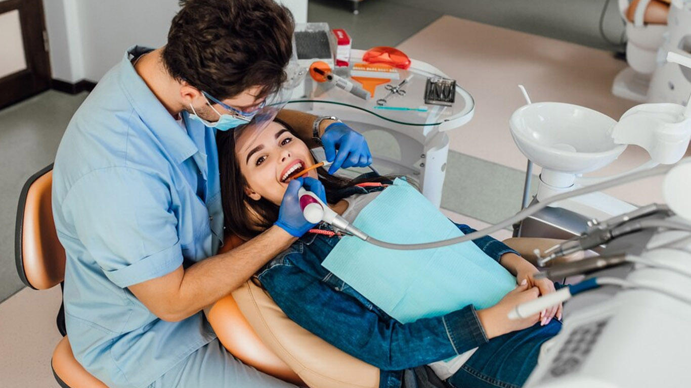 Dental Implants vs. Dentures: Which is Right for You?